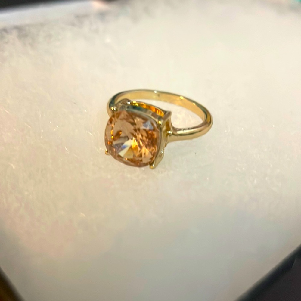 Pretty pink crystal ring size 8